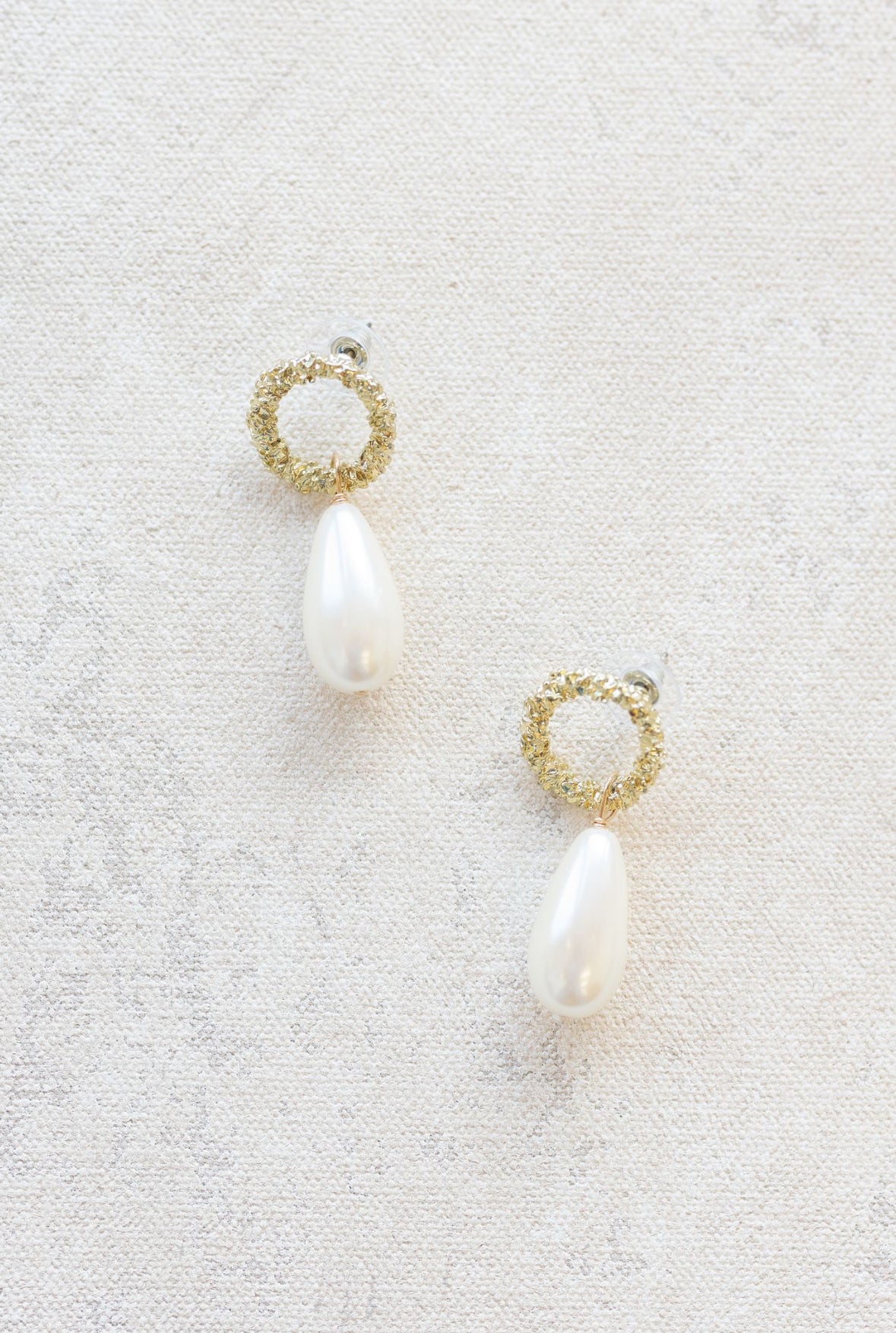 Gold Wreaths & Pearls