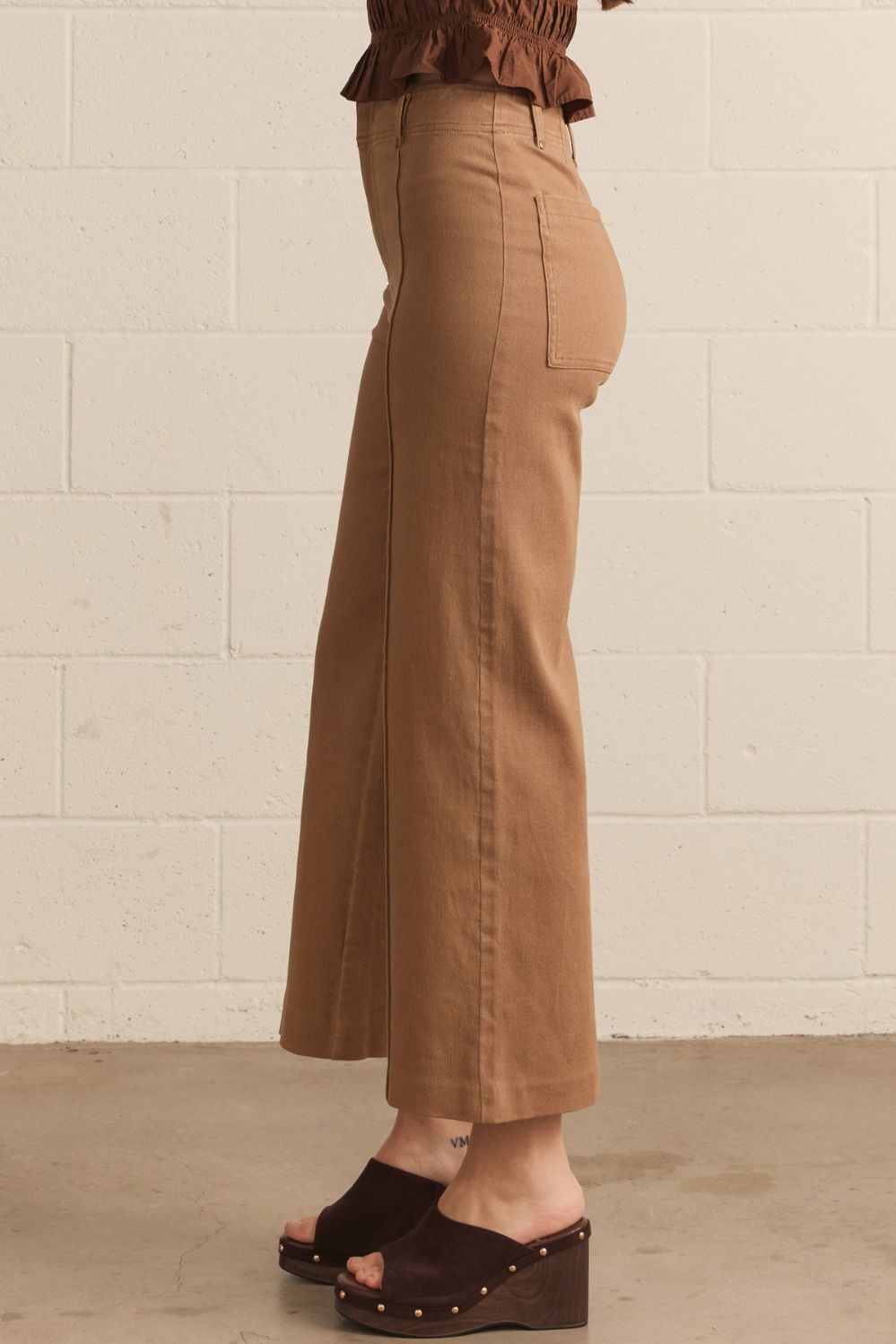 Mocha Front Seam Crop, Detail - Entro