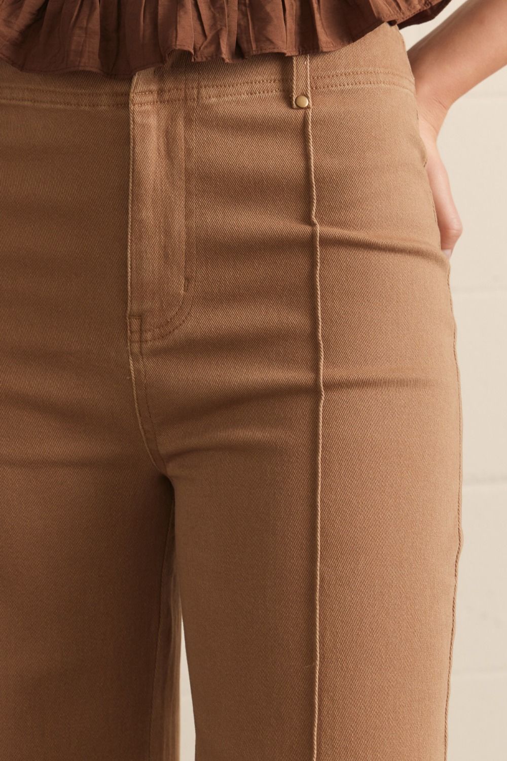 Mocha Front Seam Crop, Pocket Detail - Entro