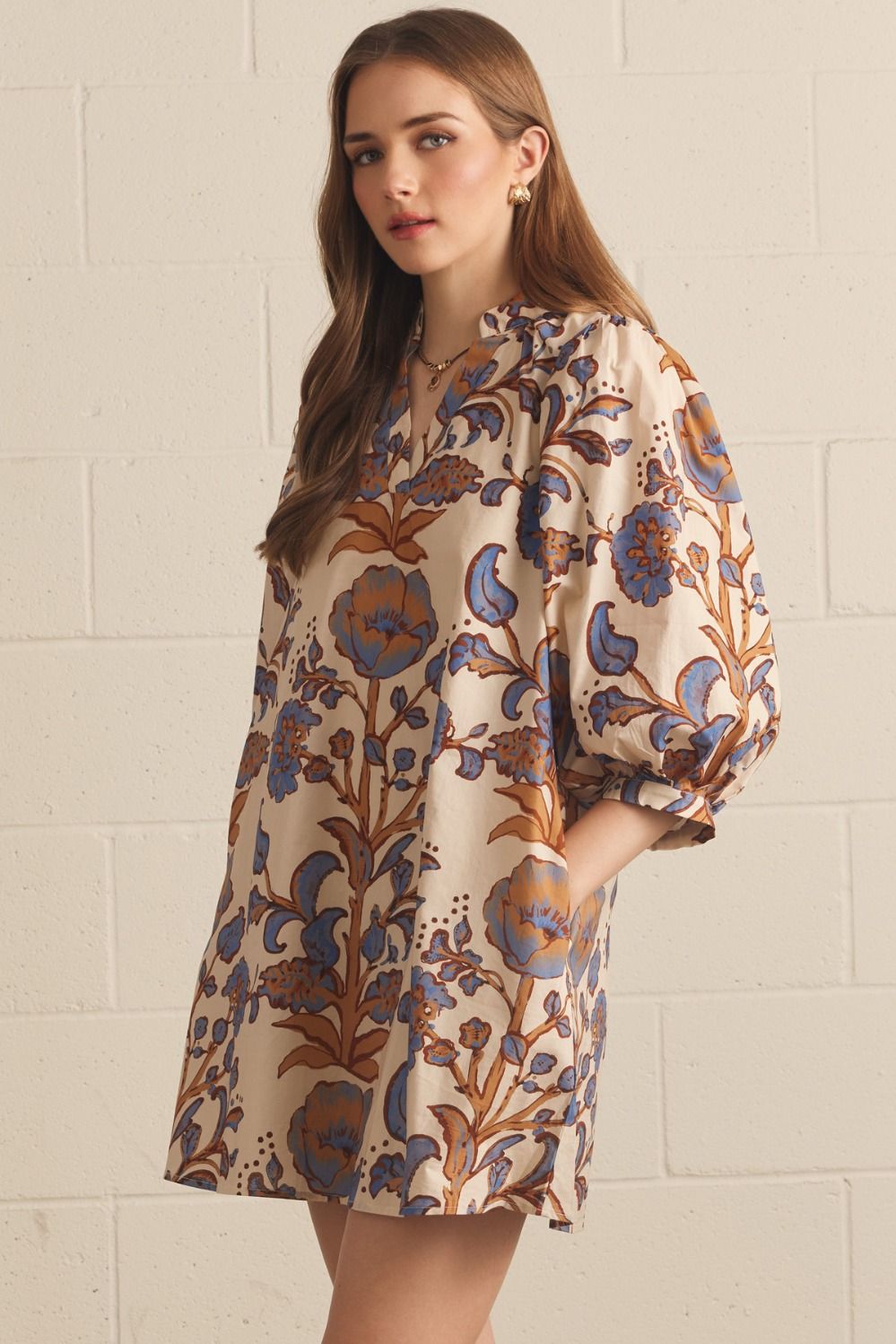 Floral V-Neck Mini, Ivory/Tan, Detail - Entro