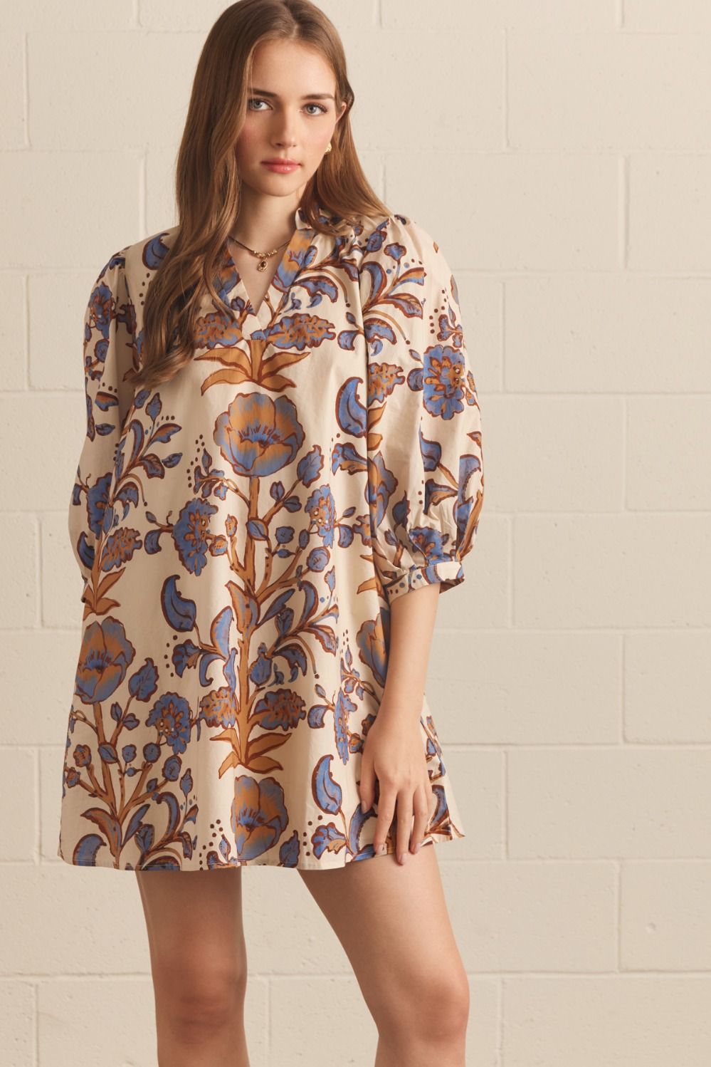 Floral V-Neck Mini, Ivory/Tan - Entro