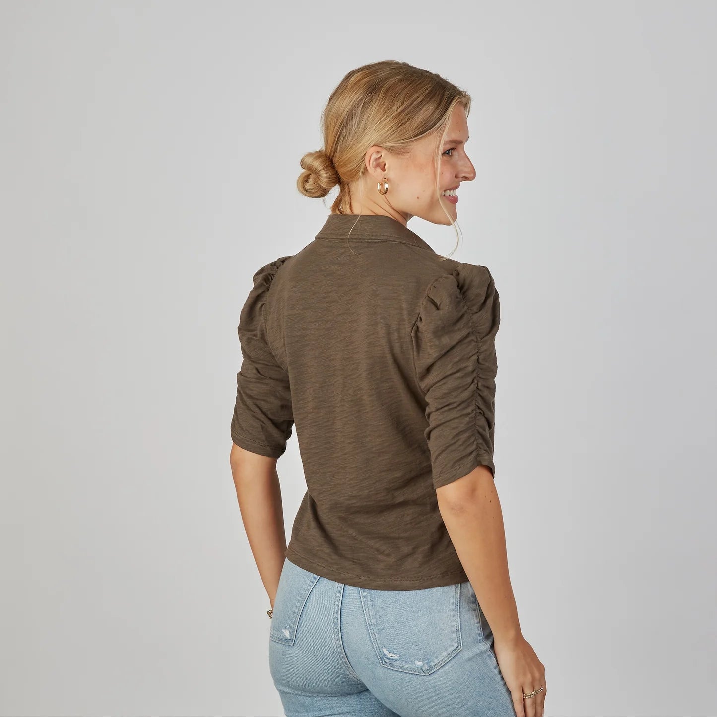 Grace Tee Espresso Brown, Erin Gray - worn on model